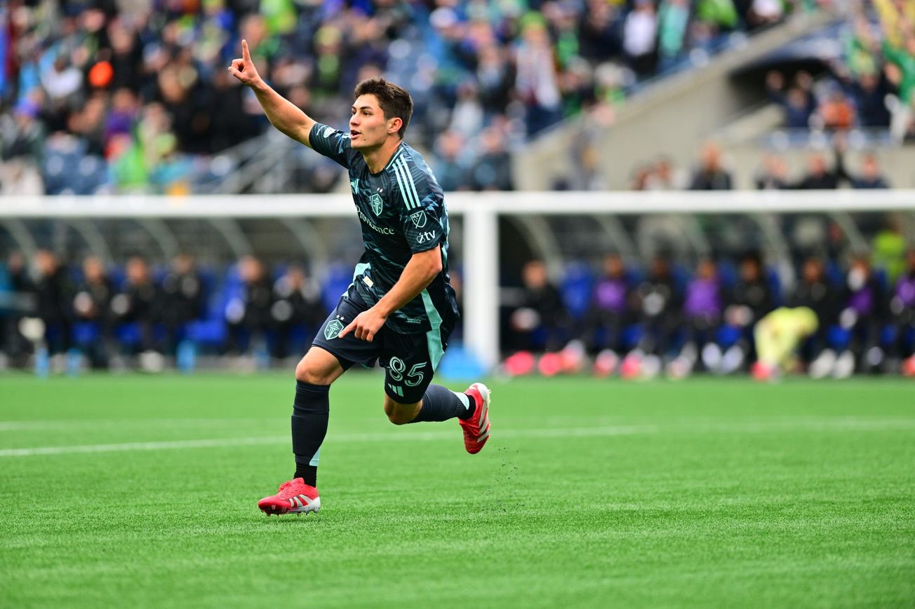 Kalani Kossa-Rienzi signs first-team contract