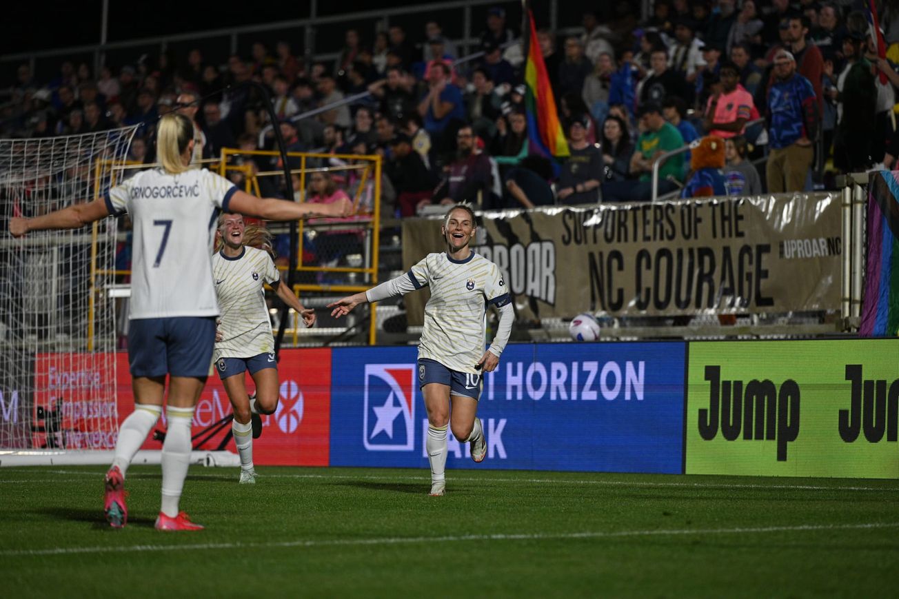 Reign midfielder Jess Fishlock celebrates a goal against the NC Courage in March 2025.