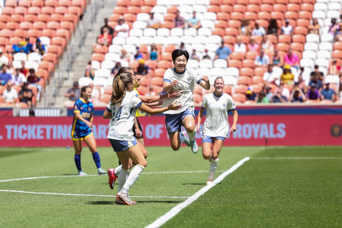 Reign overthrow Royals, 4-1