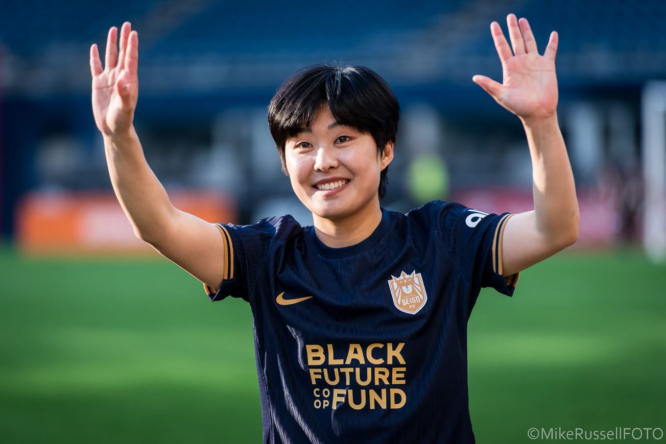 Midfielder Ji So-yun waves to the crowd at her debut game for Seattle Reign in March 2024.