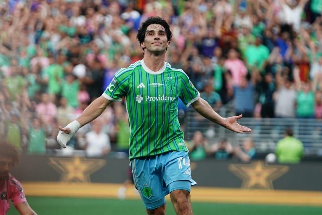 Paul Rothrock officially re-signs with Sounders