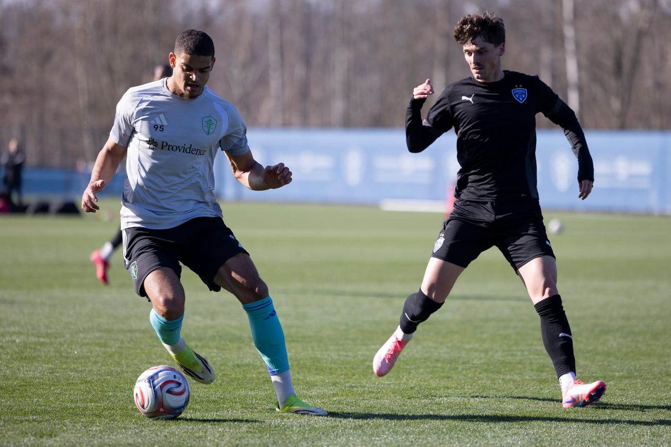 Osaze De Rosario shines in Sounders’ preseason finale