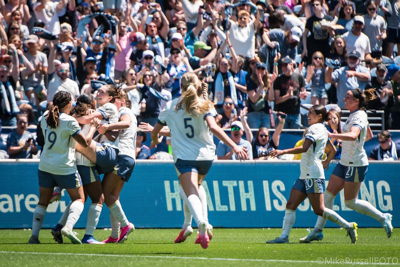 Reign down Thorns, 2-0, at home