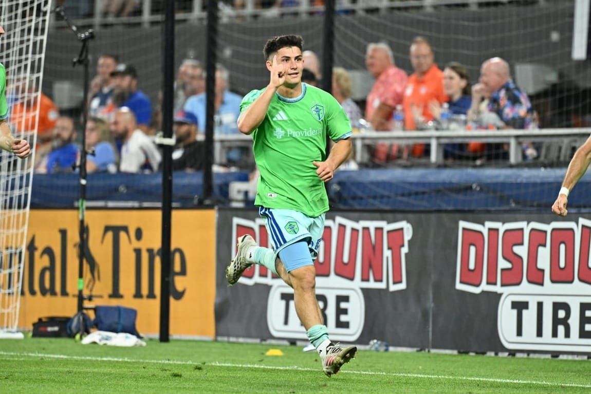 Kalani Kossa-Rienzi celebrates his goal with Ryan Sailor and Danny Musovski.