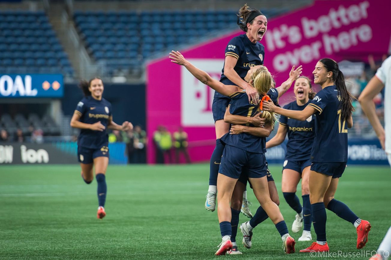 Reign break down Bay FC, 2-0