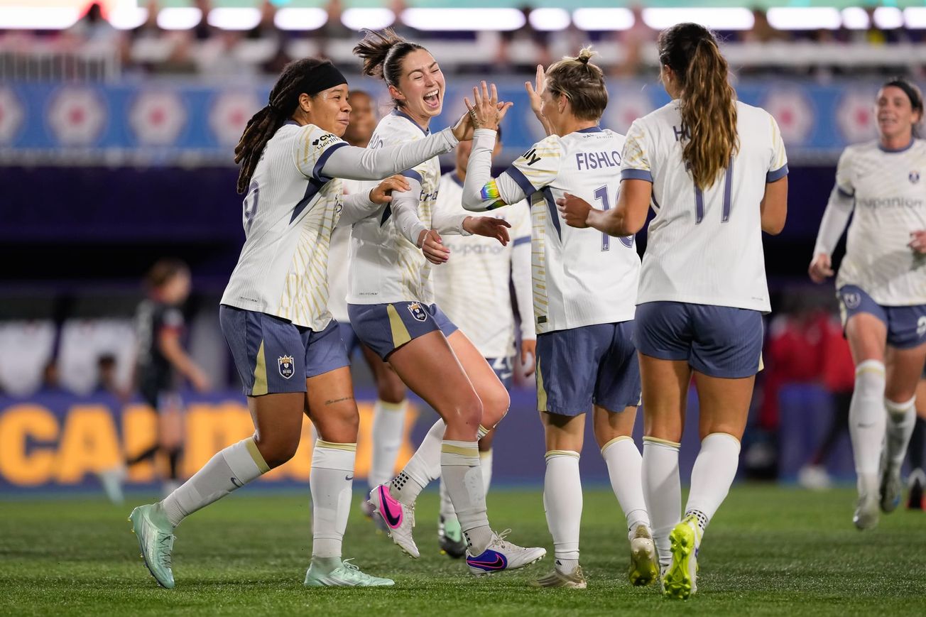Seattle Reign jump back into playoff spot with win over Chicago
