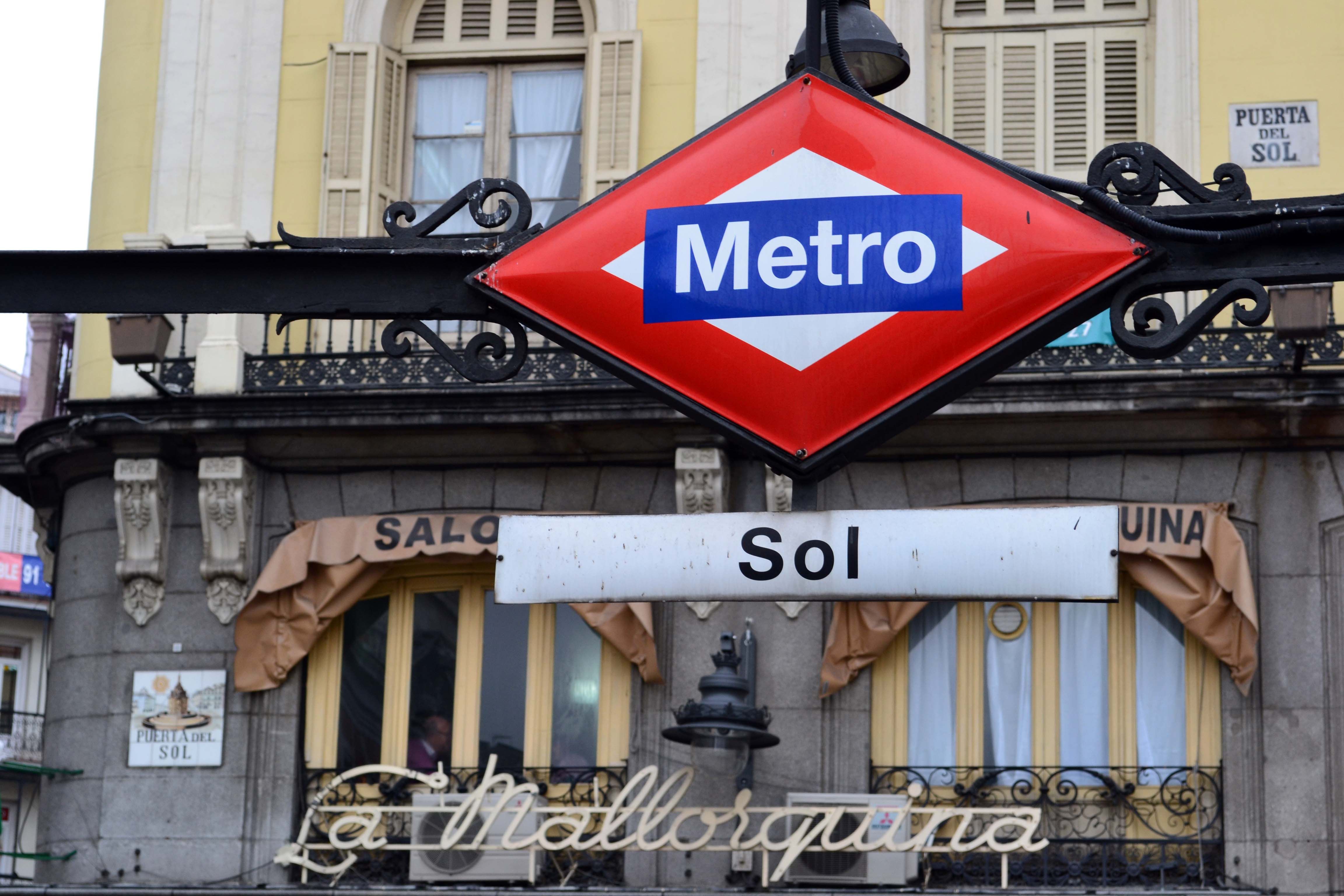 Pasteleria la Mallorquina en la salida del metro de Sol