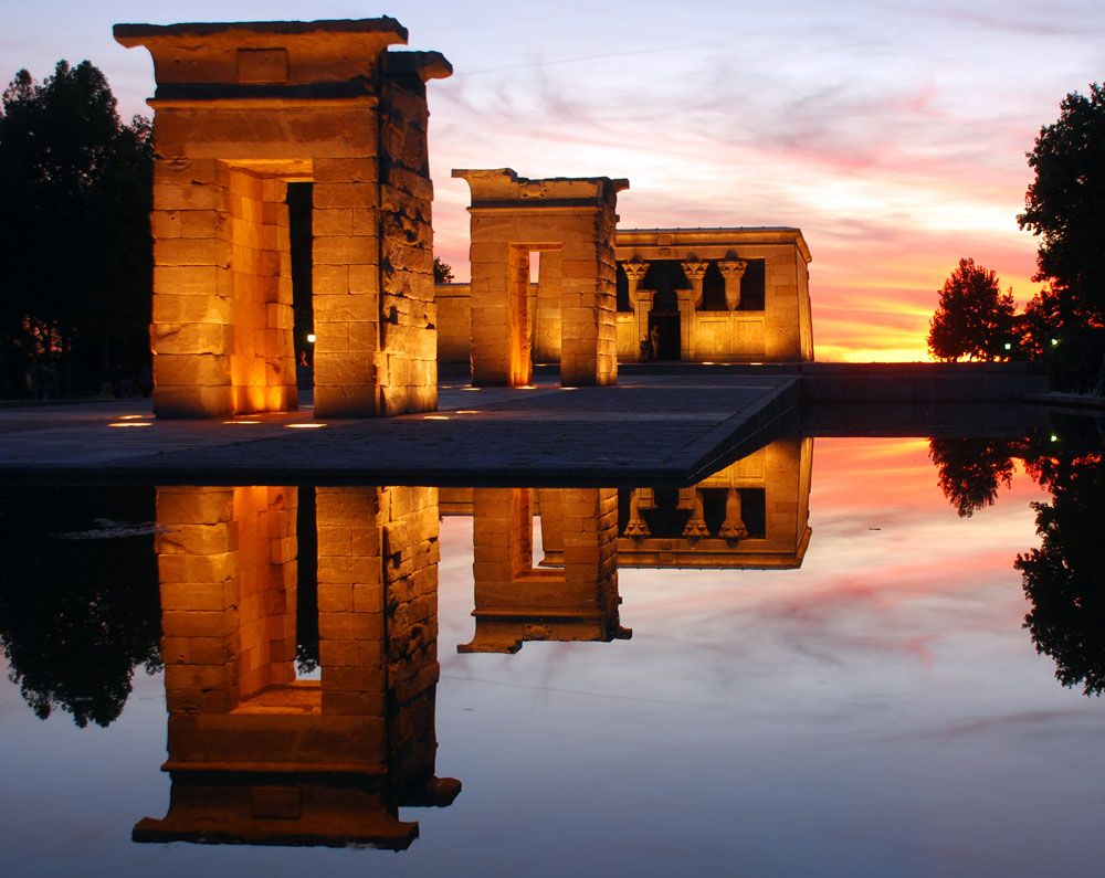 Vistas del Templo de Debod, en Madrid, al atardecer