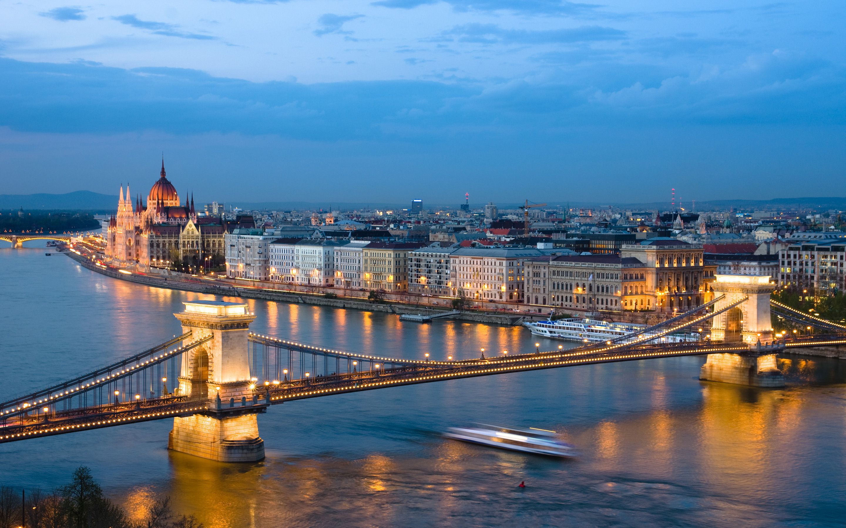 Vacaciones gratis intercambiando tu casa con HomeExchange Budapest, Hungría. Mejor sitio para salir de fiesta en Europa