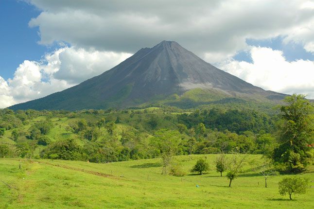 HomeExchange viaja por el mundo sin gastar mucho dinero Costa Rica, volcán, naturaleza costa riqueña