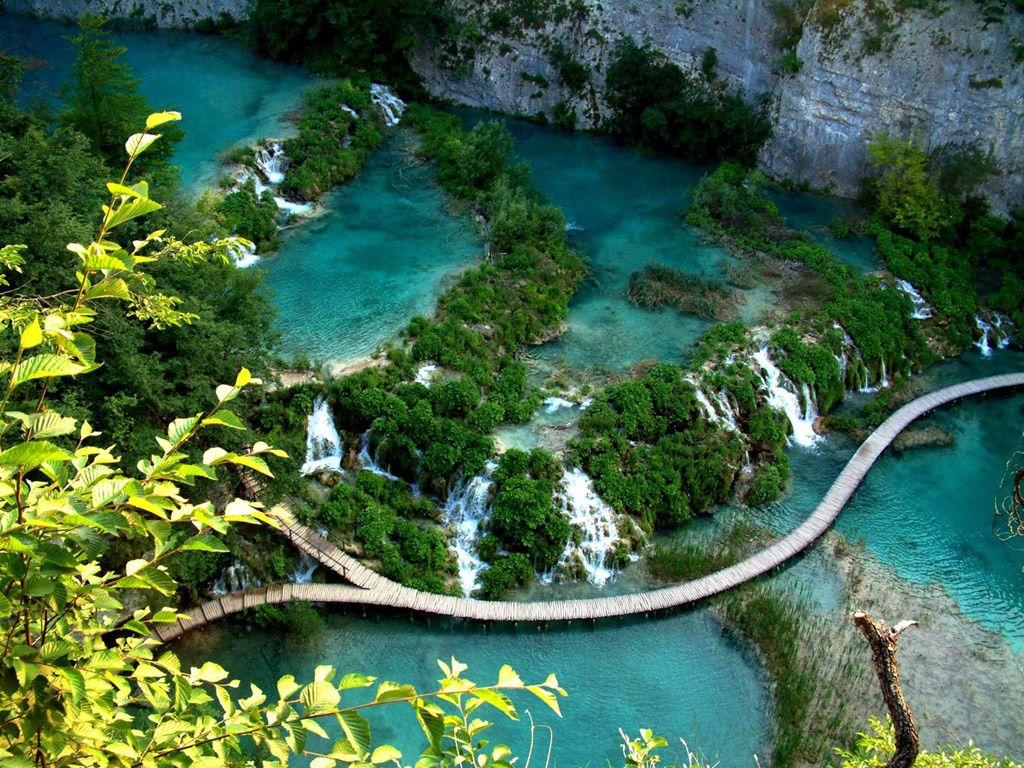 Los destinos más exóticos de Europa PLITVICE Lago Croacia Bosque Aventura Parque Nacional