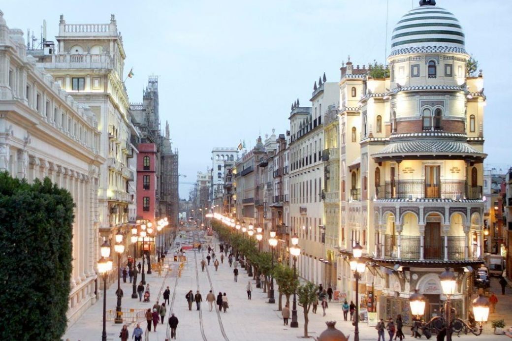 Alt avenida_constitucion_sevilla, title avenida_constitucion_sevilla