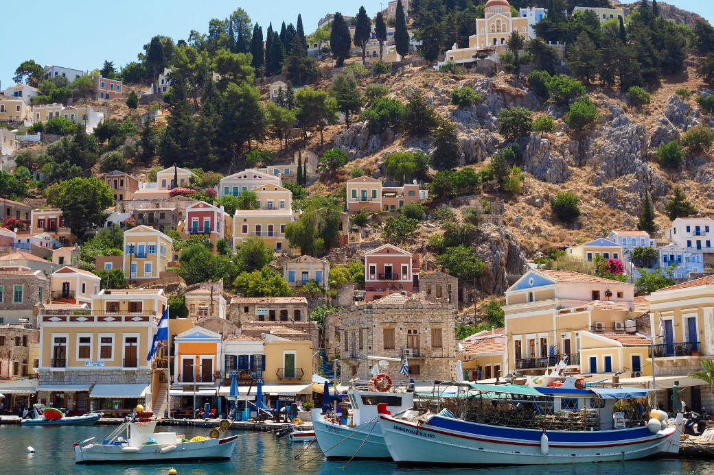 grecia-symi-barco-casas-veranillo del membrillo-intercambio de casas