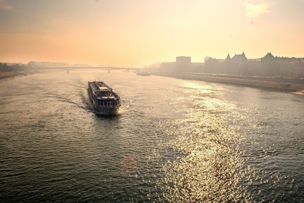 Alt visitar-Budapest_danubio_crucero_intercambio-de-casas, title visitar-Budapest_danubio_crucero_intercambio-de-casas