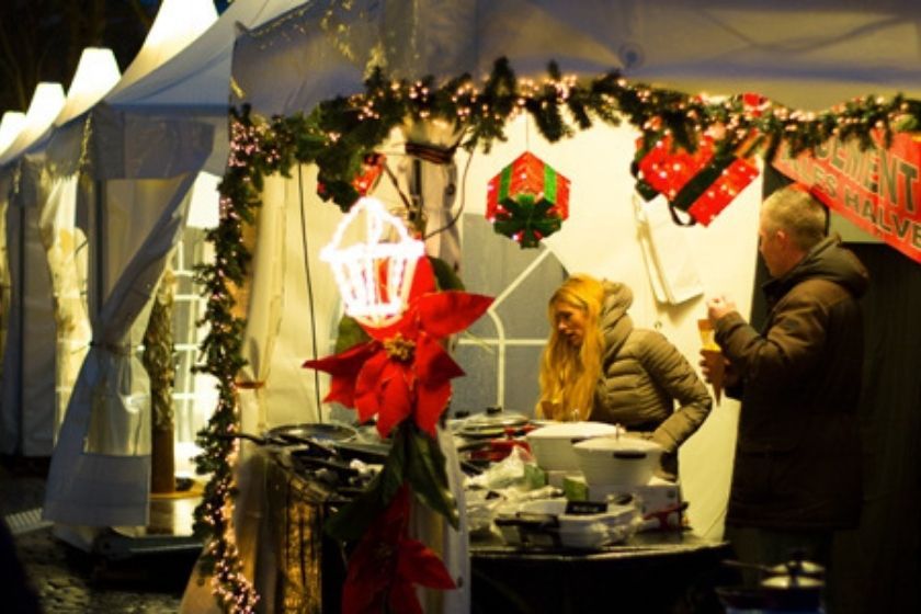 Alt Mercados-navideños_Amsterdam_viajar-en-invierno, title Mercado-de-Navidad_Amsterdam_viajar-en-invierno