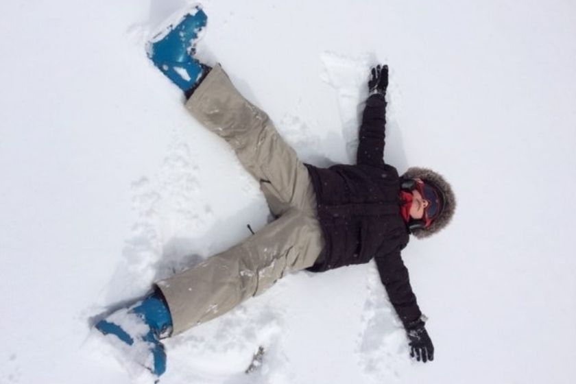 esquiar en familia nieve nino HomeExchange