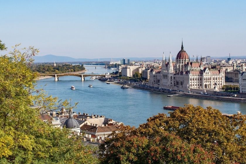 Alt Budapest_viajes-en-pareja_HomeExchange, title Budapest_viajar-en-pareja_HomeExchange