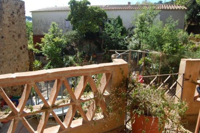 alt casas-ecologicas_intercambio-de-casas_jardin_huerto, titlecasas-ecologicas_intercambio-de-casas_jardin_huerto