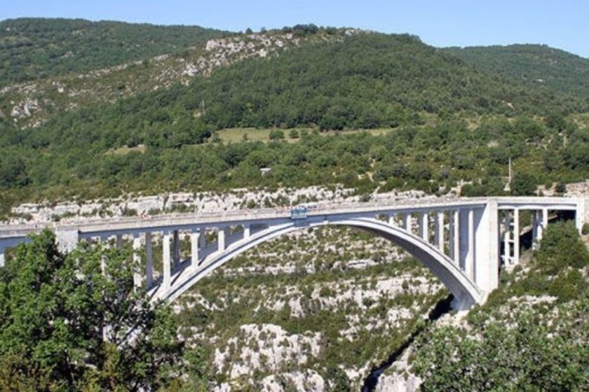 alt puenting_vacaciones-de-verano_deportes-extremos_puentes, titlepuenting_vacaciones-de-verano_deportes-extremos_puentes