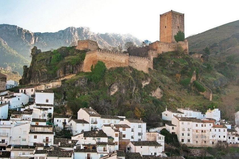 alt Andalucia_vacaciones-en-familia_castillo-de-la-yedra_cazorla, title Andalucia_vacaciones-en-familia_castillo-de-la-yedra_cazorla