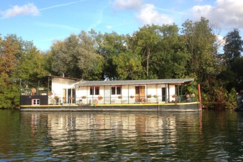 alojarse en una casa barco en amsterdam