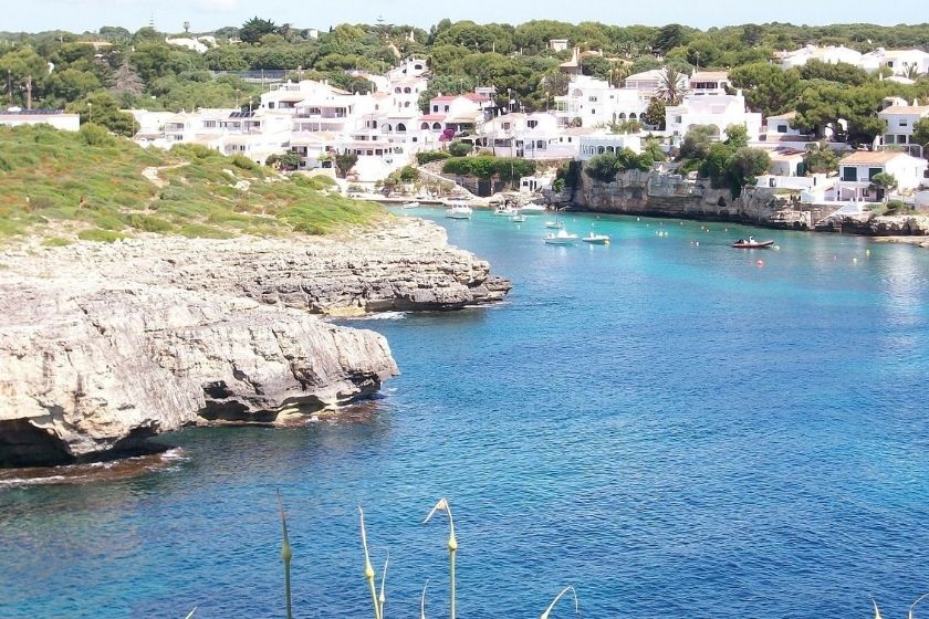 alt menorca-playas-vacaciones-en-familia_intercambio-de-casas_veleros, title menorca-playas-vacaciones-en-familia_intercambio-de-casas_veleros