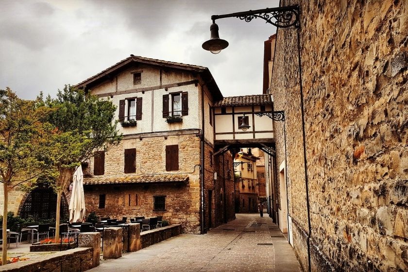 alt pamplona_vacaciones-en-familia_intercambio-de-casas_HomeEXchange_calle, title pamplona_vacaciones-en-familia_intercambio-de-casas_HomeEXchange_calle