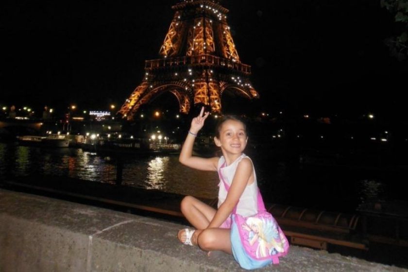 alt viajar-en-familia-paris-torre-eiffel-intercambio-de-casas, title viajar-en-familia-paris-torre-eiffel-intercambio-de-casas