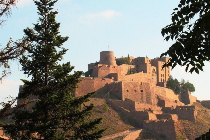 alt castillo_cardona_barcelona_catalun-a_vacaciones-en-espan-a, title castillo_cardona_barcelona_catalun-a_vacaciones-en-espan-a