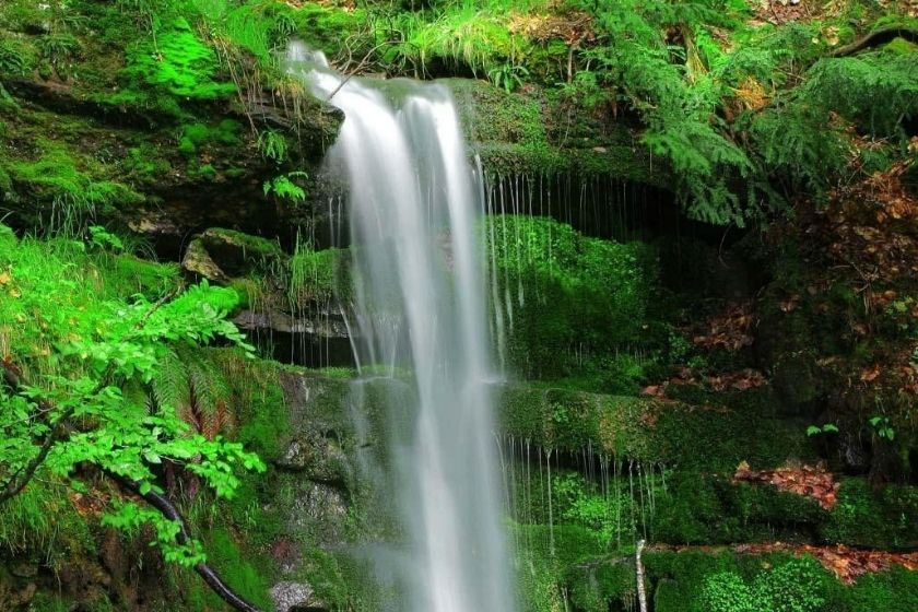 alt vacaciones-en-espan-a_sierra-cebollera_cantabria_intercambio-de-casas_cascada, title vacaciones-en-espan-a_sierra-cebollera_cantabria_intercambio-de-casas_cascada