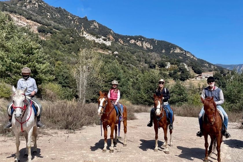 alt vacaciones-en-familia_ruta-a-caballo_montana, title vacaciones-en-familia_ruta-a-caballo_montana