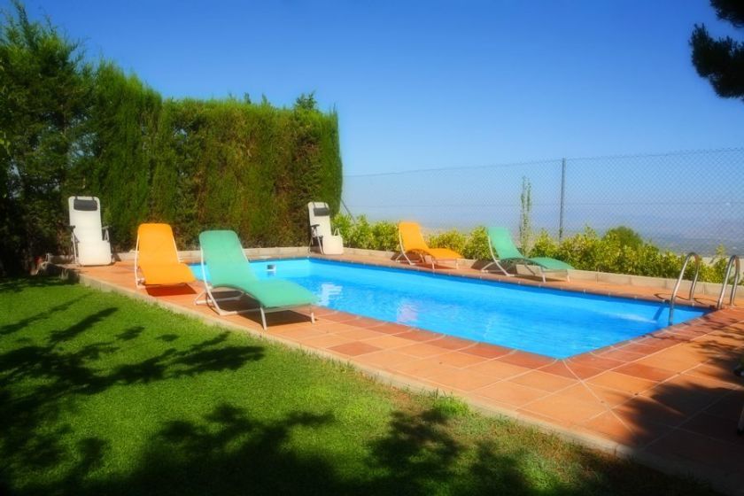 alt piscina_granada_viajar-en-familia_intercambio-de-casas, title piscina_granada_viajar-en-familia_intercambio-de-casas