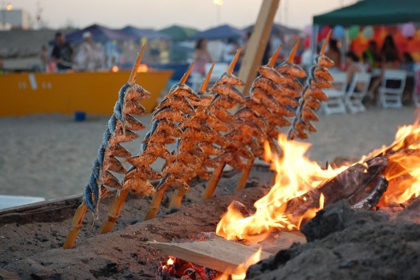 las mejores playas de malaga, Playa el Palo con espetos de sardinas