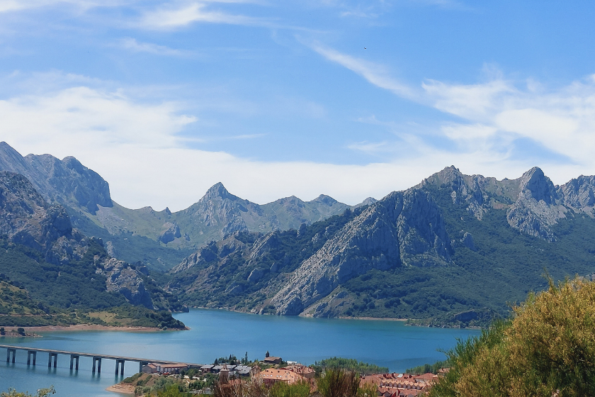 20 lagos más bonitos de España Riaño