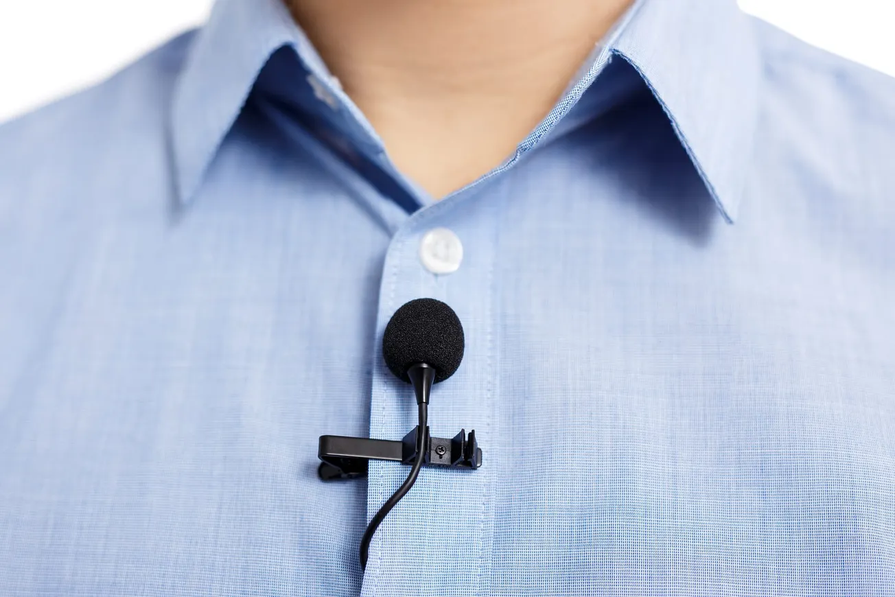 Choosing the Right Microphone for Podcasting: Lapel Mics vs. Podcast Mics