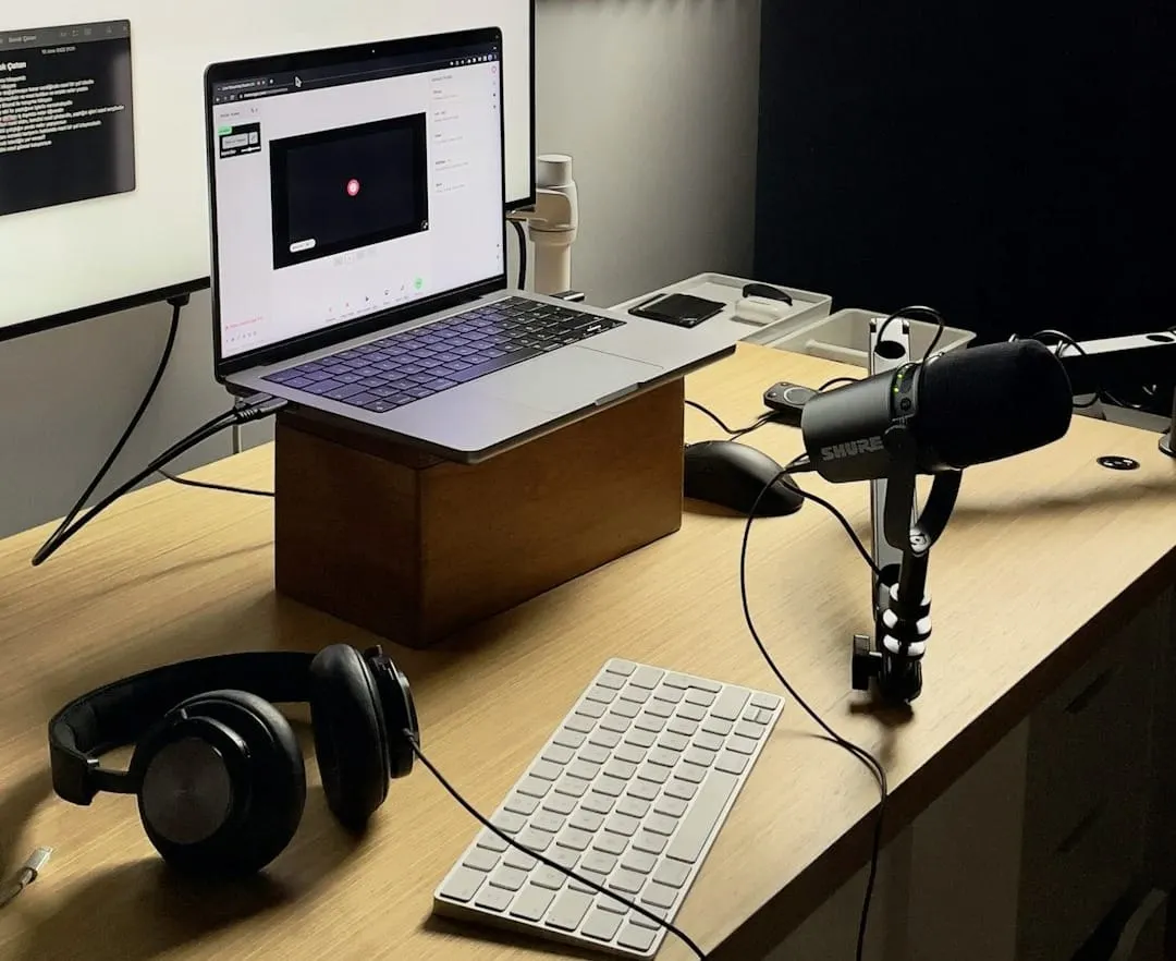 A side-by-side visual comparison between a meticulously organized digital audio workstation interface and a highly disorganized, chaotic one.