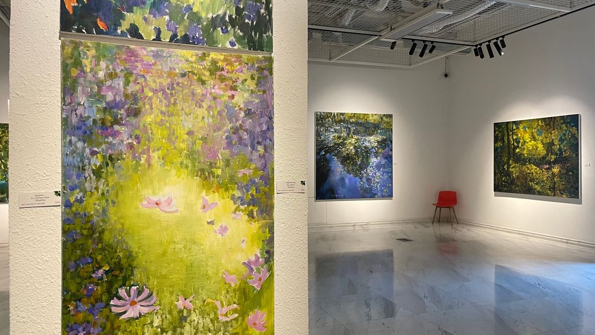 Зураач Ө.Гандуламын Нуугдсан цэцэгс үзэсгэлэн Хаан галерейд гарч байна