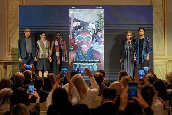 61 дэх Дүрслэх урлагийн Венецийн Биенналийн  олон улсын үзэсгэлэнгийн кураторын багийг танилцуулж байна