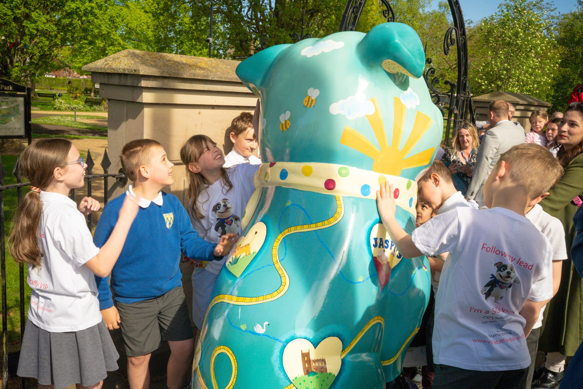Children interact with 'Jasper' at Victoria Park