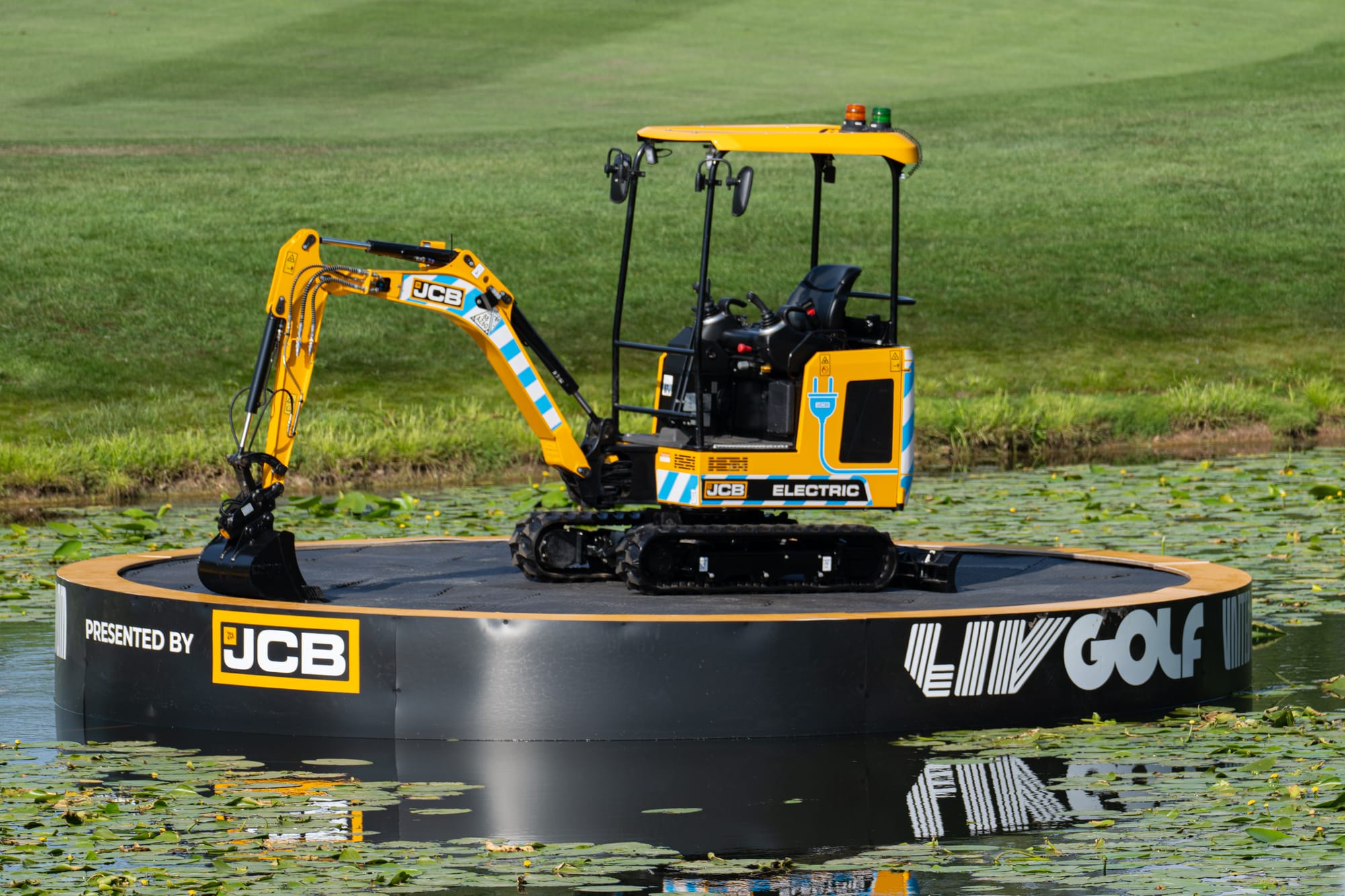 World-class golf returns to Staffordshire as LIV Golf tees off at JCB