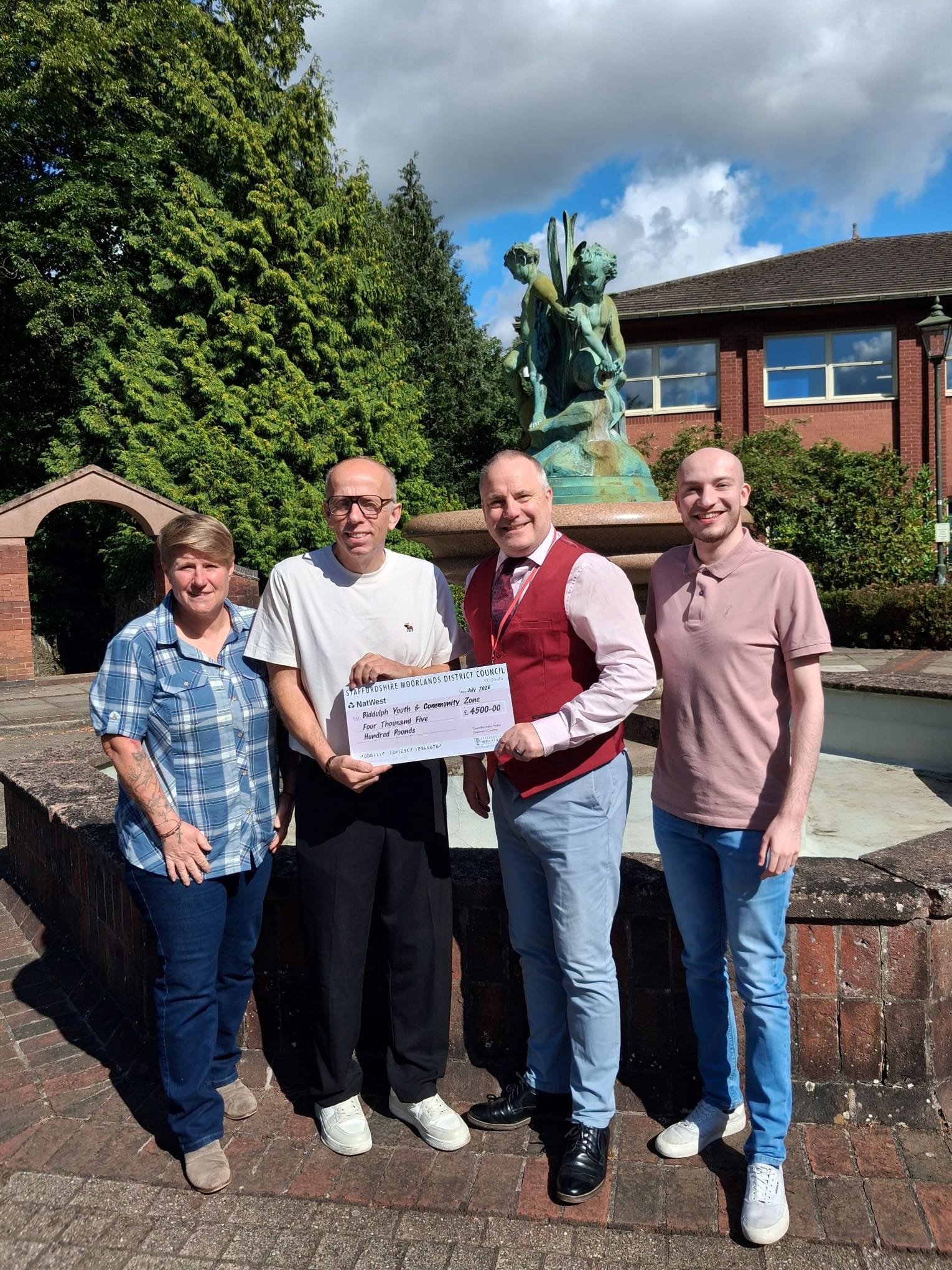 Former Chairman presents cheque to his chosen charity