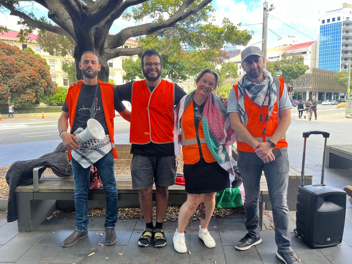 FNC - Tiny Tom and "his wife"