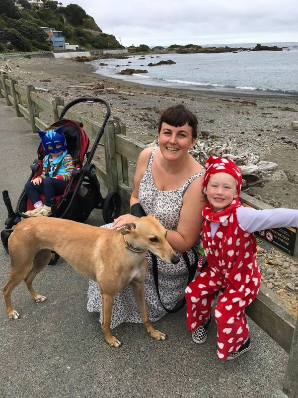 FNC - Emu cuddlefest, Rick Rolling, Sk8er boy