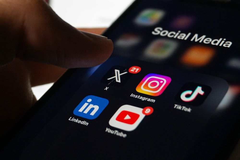 How to Beat Social Media’s Brain Melt