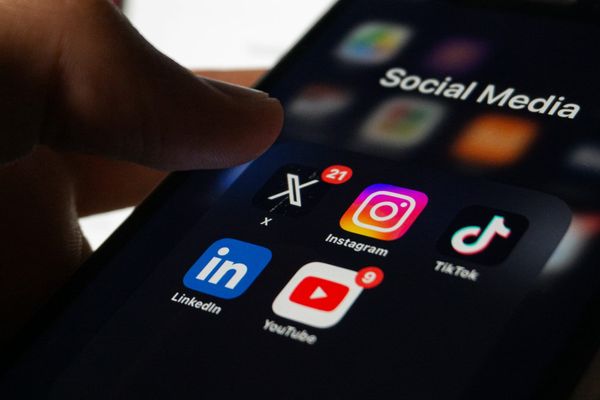 How to Beat Social Media’s Brain Melt