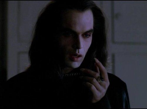 Buffy S05E01 "Buffy vs Dracula"