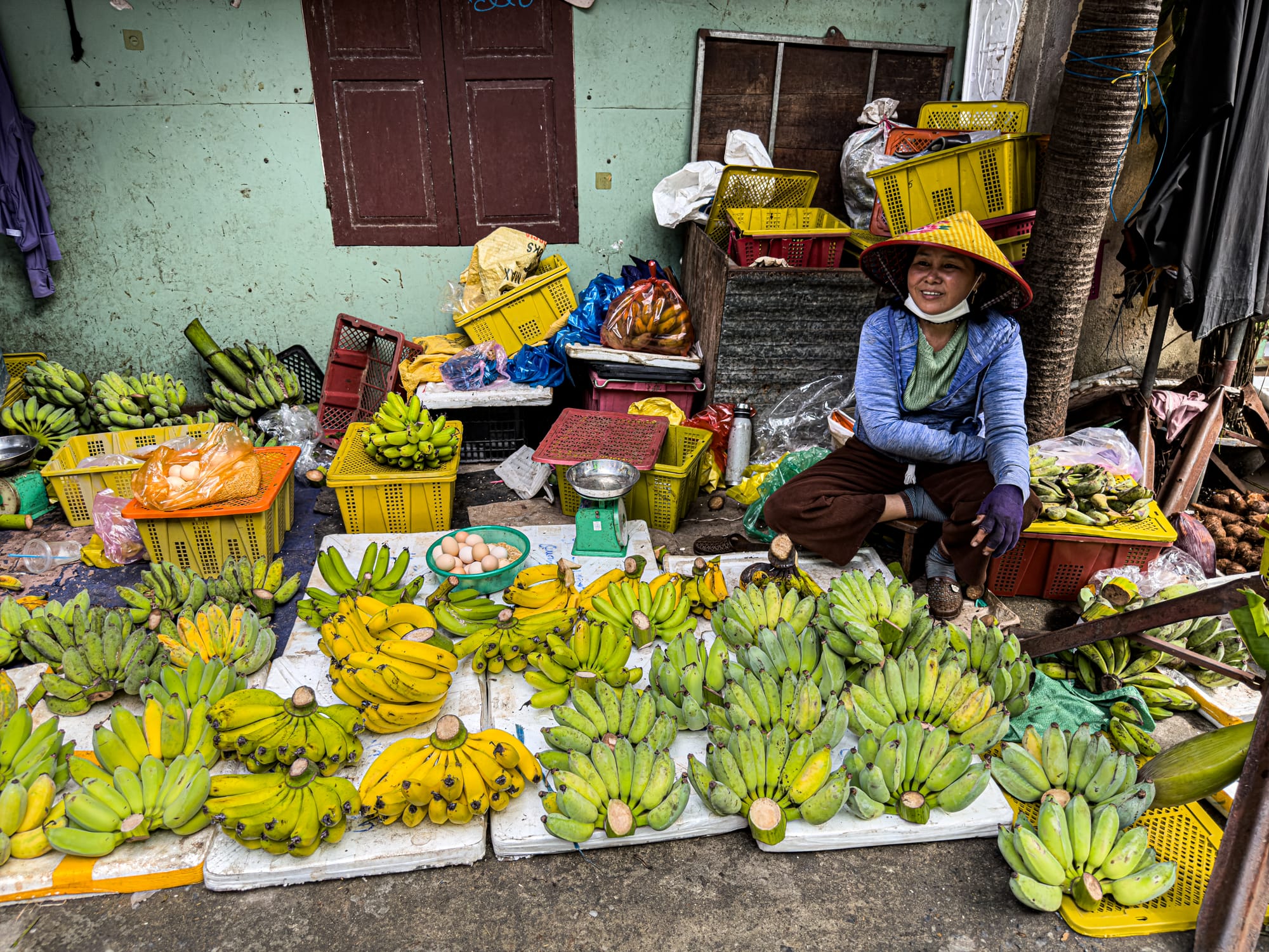Vietnamese vendor selling bananasat Tân An Market in Hội An, Vietnam
