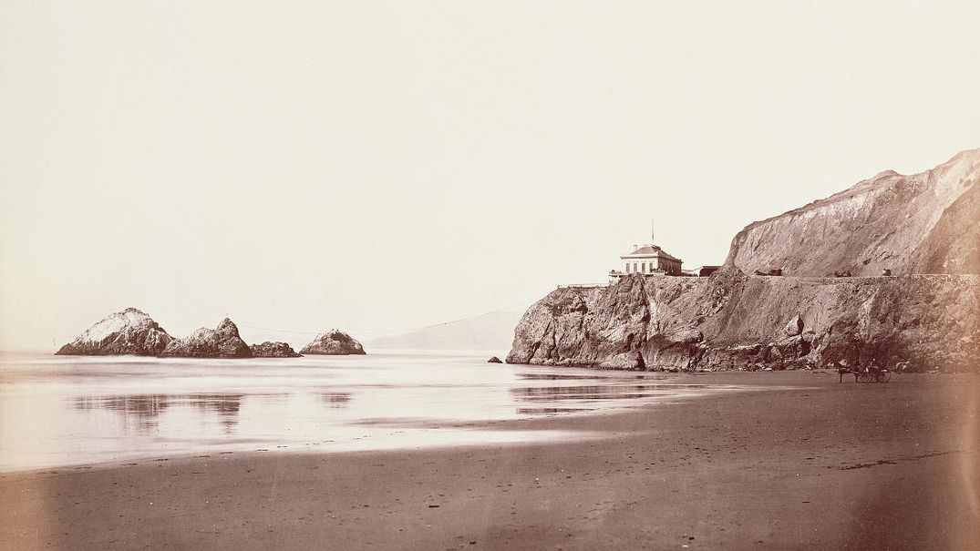 Historic Photos of the Cliff House Remind Us That It’s Risen From the Ashes Before