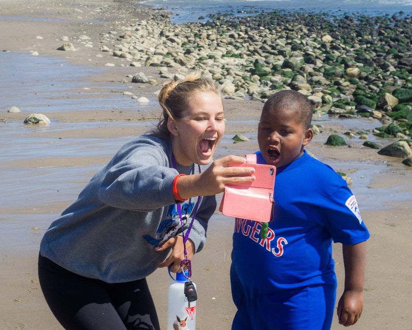 How Social Media Makes Us Feel