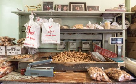 Image of: A Look at SF’s Tiny Fortune Cookie Factory